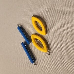 2 sets of vintage hair plastic hair clips